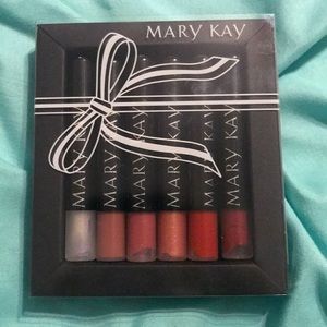 Mary Kay nourishine plus lip gloss set